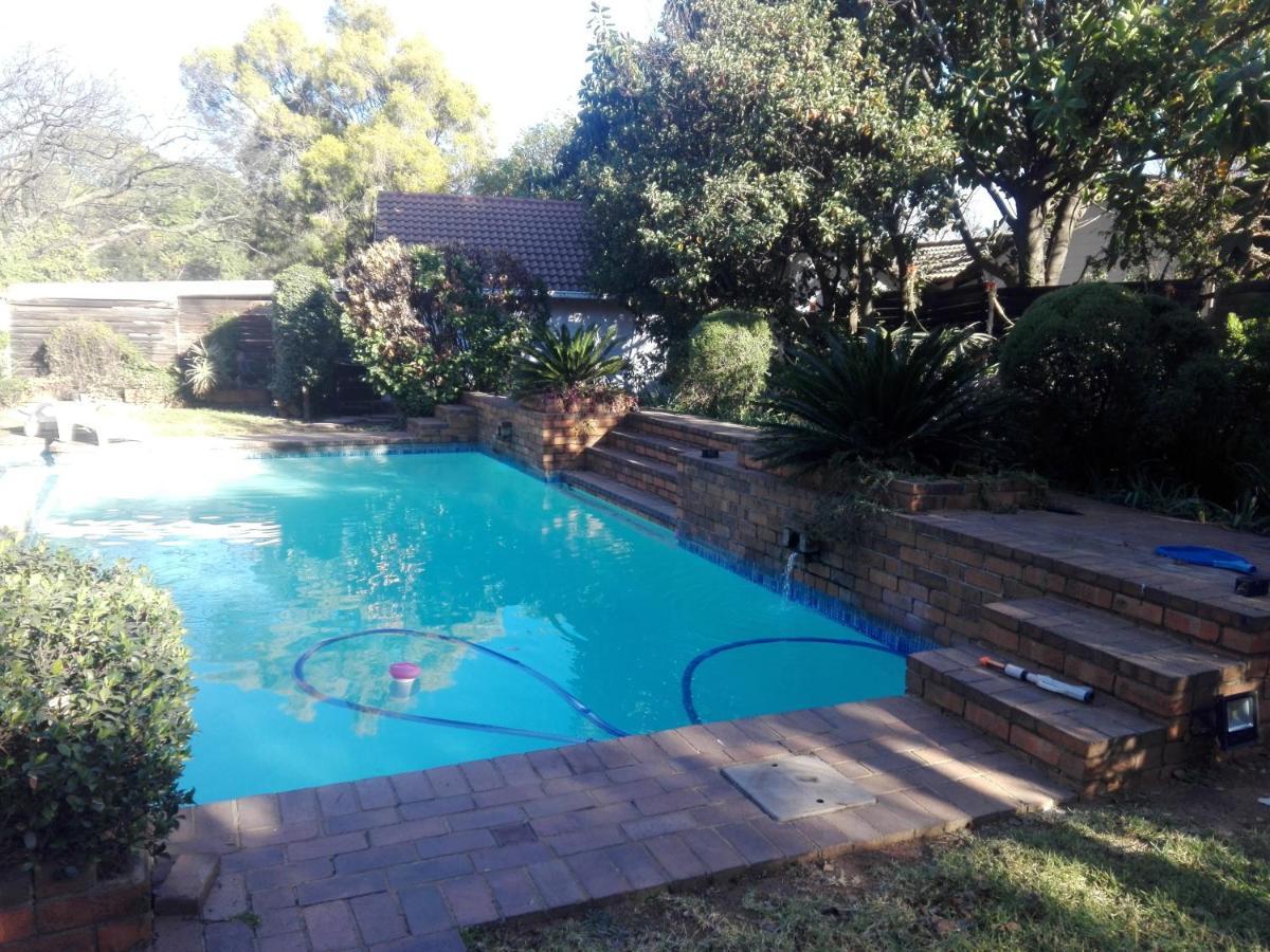 Fourways Guest Lodge Johannesburg Esterno foto