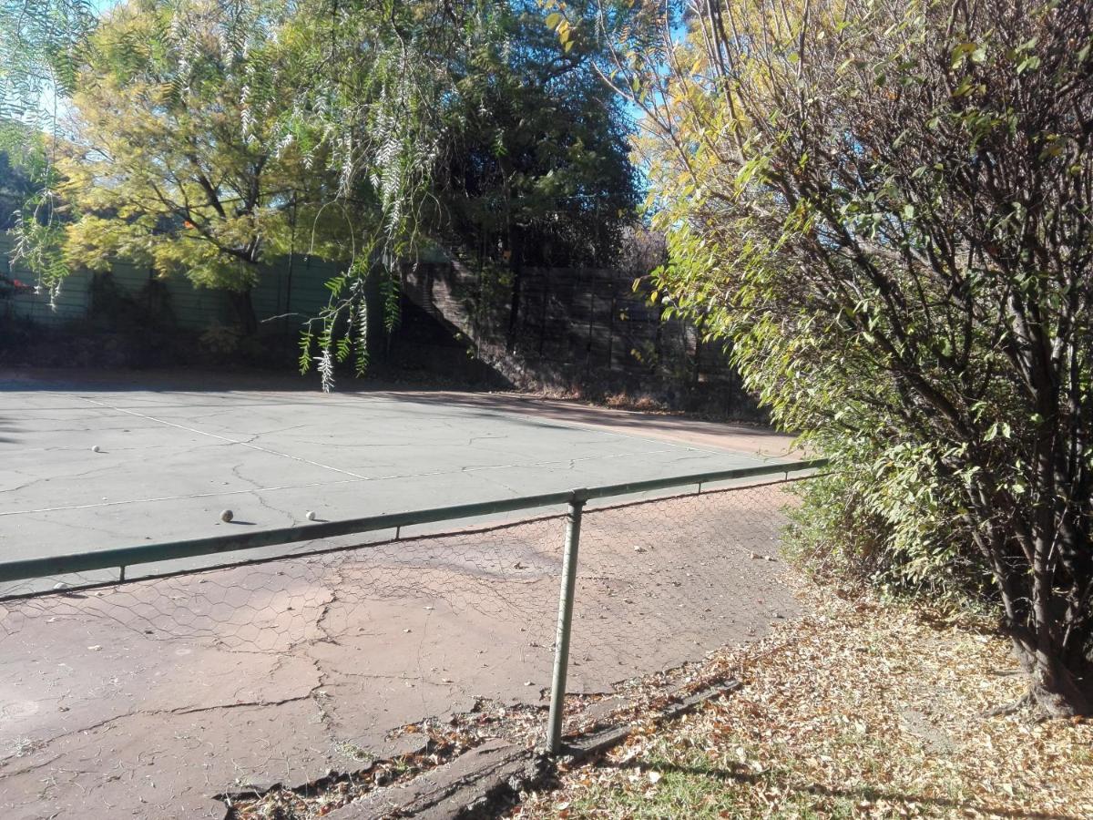 Fourways Guest Lodge Johannesburg Esterno foto
