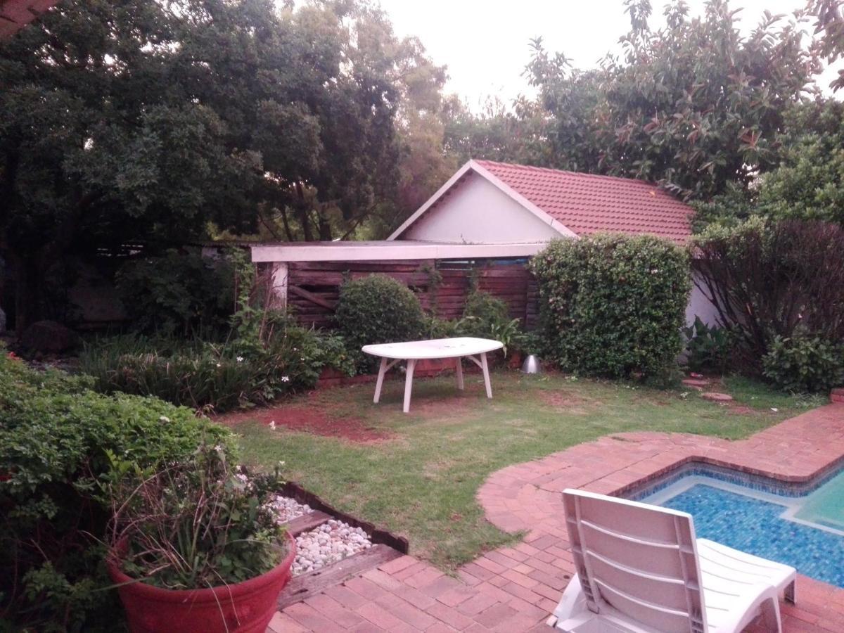 Fourways Guest Lodge Johannesburg Esterno foto