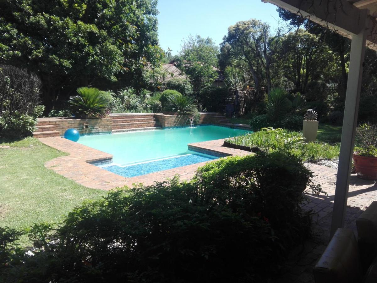 Fourways Guest Lodge Johannesburg Esterno foto
