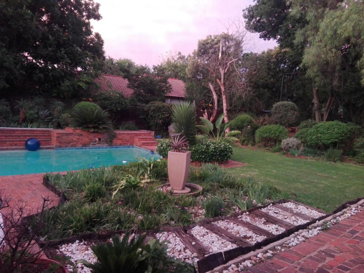 Fourways Guest Lodge Johannesburg Esterno foto