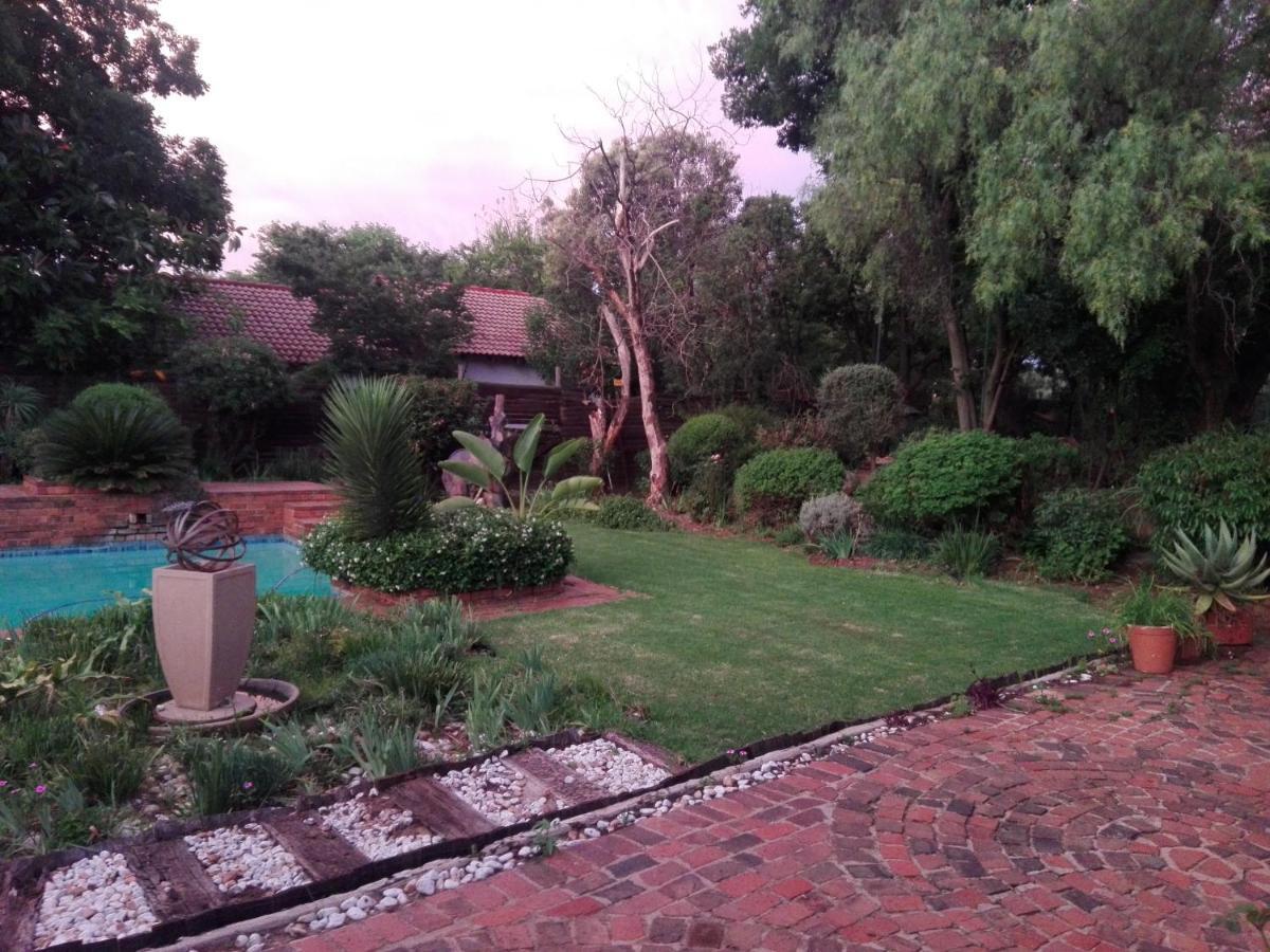 Fourways Guest Lodge Johannesburg Esterno foto
